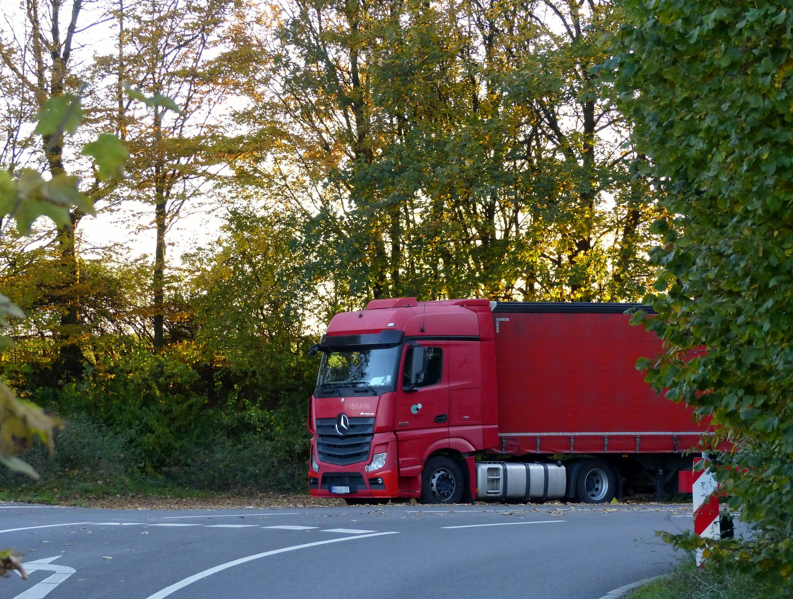 Transporte, logística y distribución con puntualidad.